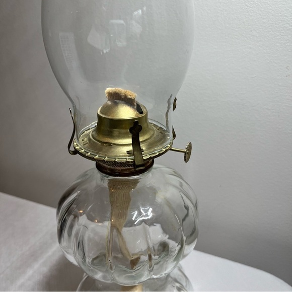 Vintage Oil Lamp, Wick, Antique, Glass, Hurricane. Glass Chimney. Unique! - Picture 4 of 8
